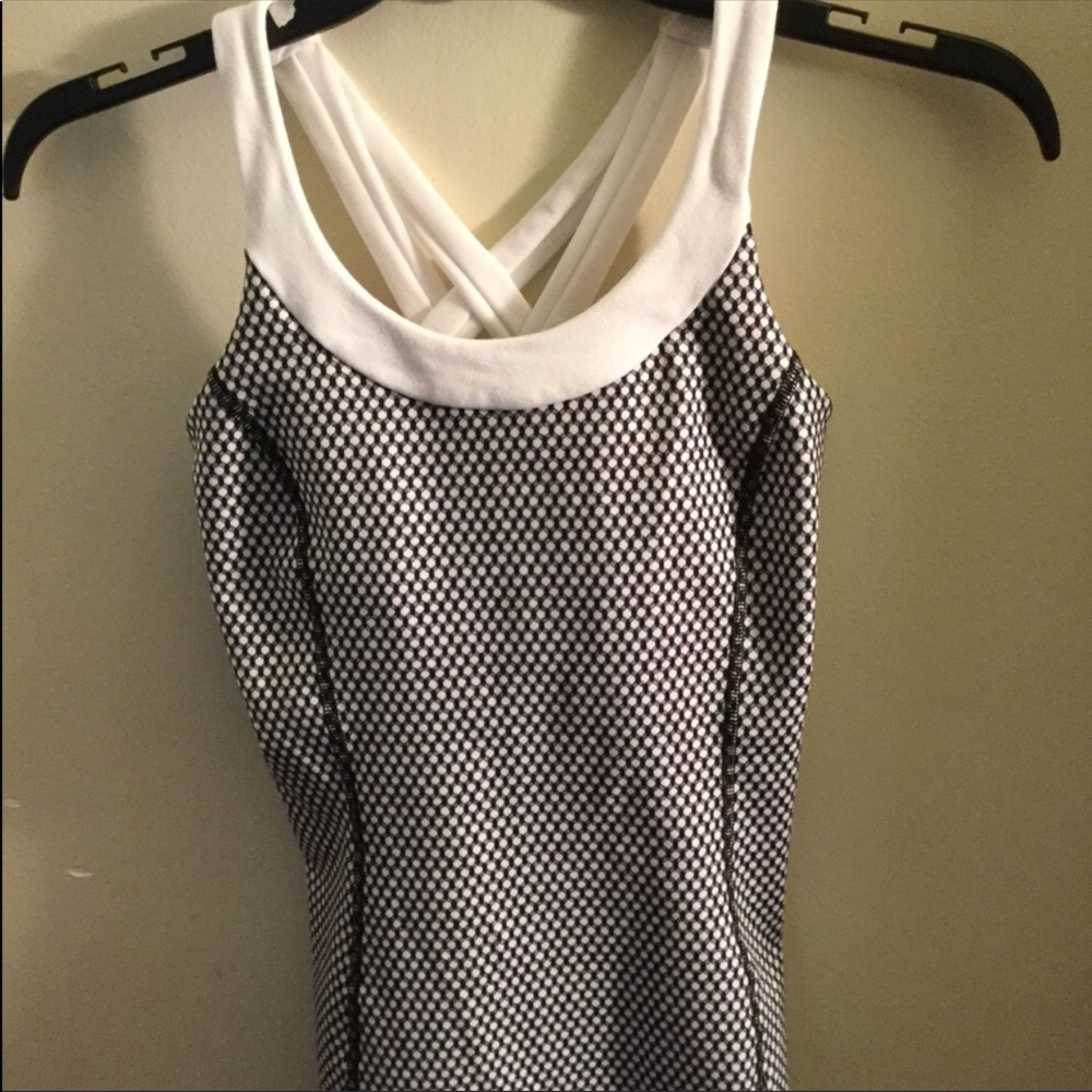 Lululemon like new no smells , no stains size 4